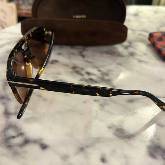 Tom Ford tortoise brown “Gerard” sunglasses - Picture 4 of 6
